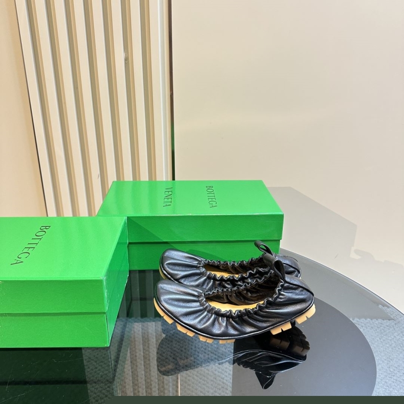 bo*te*ga Ve*ne*ta flat shoes